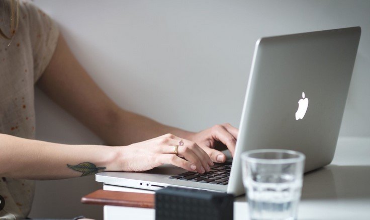 person typing on a computer 